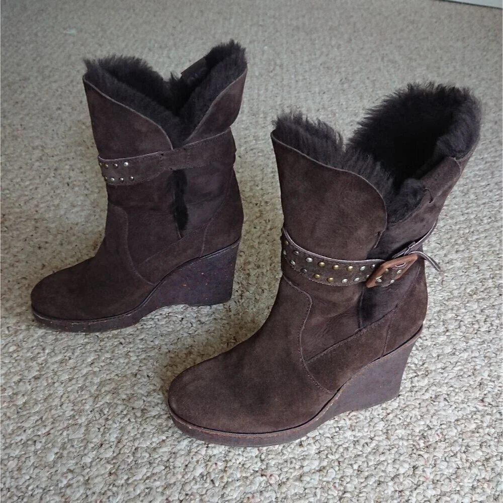 EMU Australia Heighton Wedge boots 100% Premium sheep Fur in dark brown Size 7